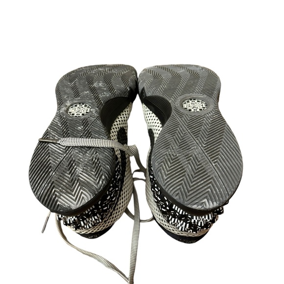 Nike Kyrie 1 BHM Basketball Sneakers. Size 9. VGUC. - Picture 4 of 10